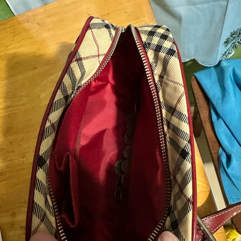 Burberry Shoulder/Crossbody Bag 100% Authentic some rubs see pictures - Picture 5 of 5